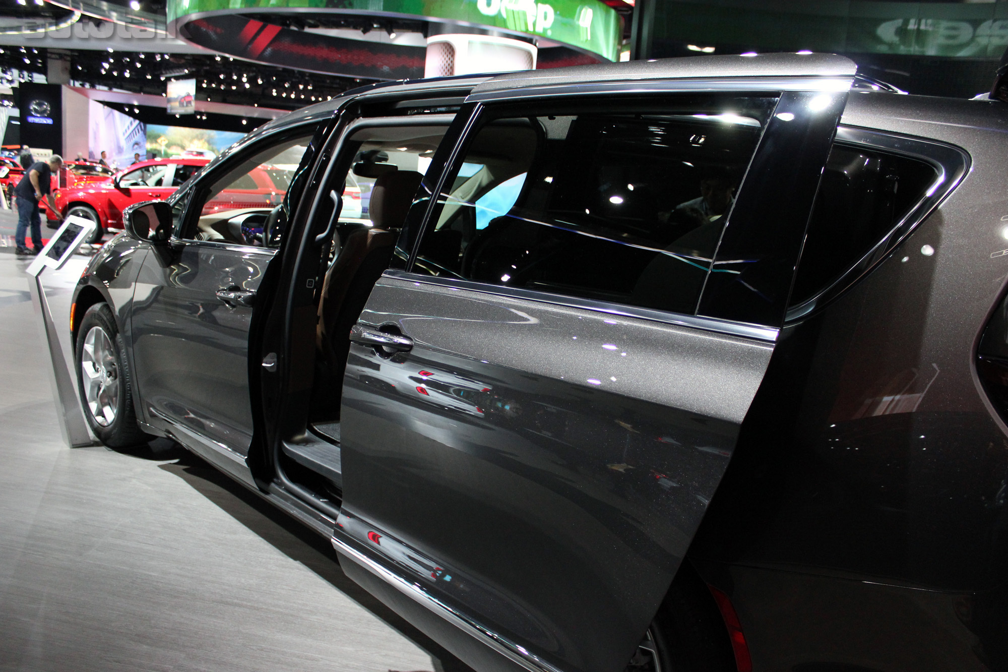 Chrysler at 2016 NAIAS