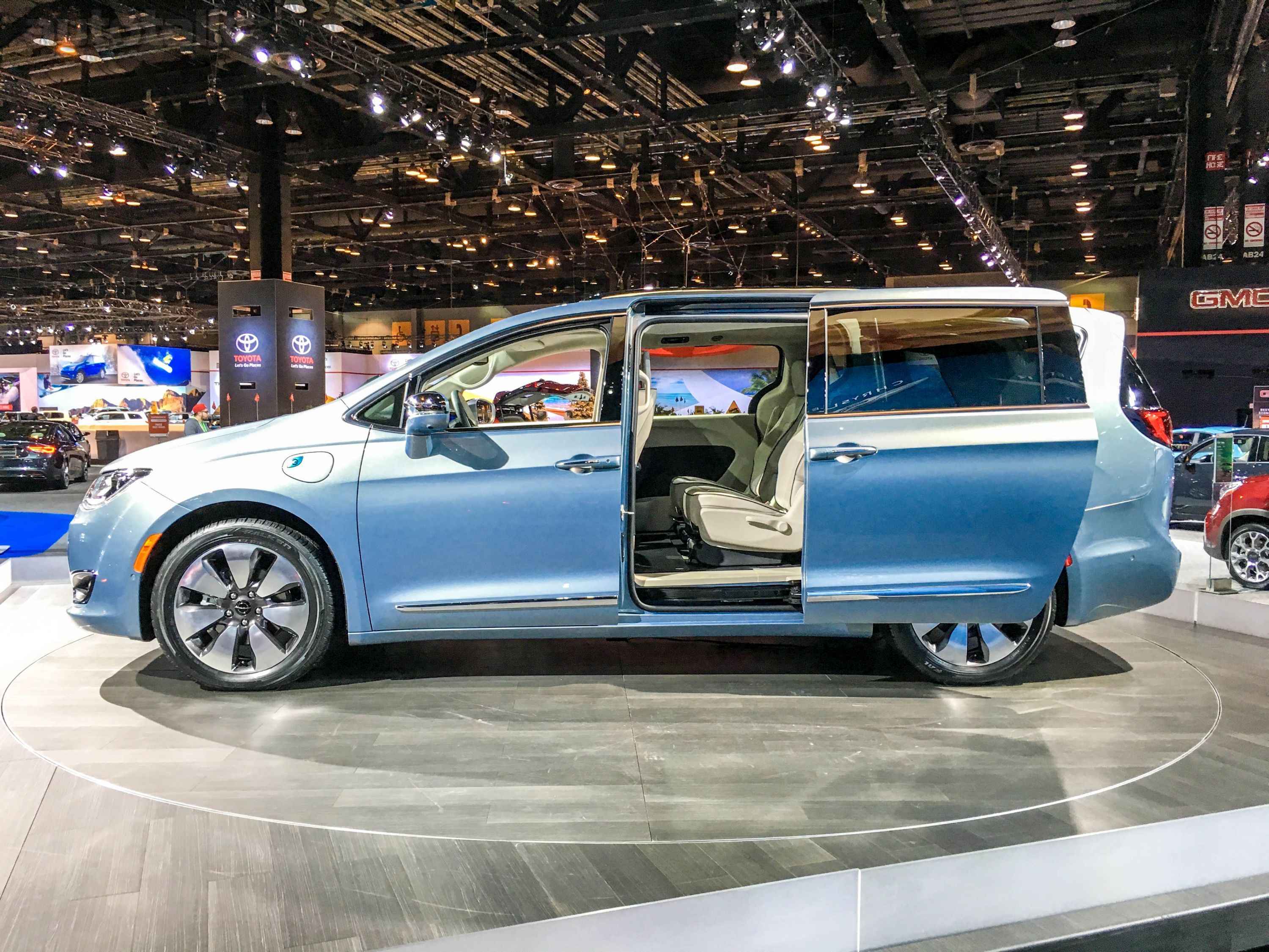 Chrysler Pacifica at 2016 Chicago Auto Show