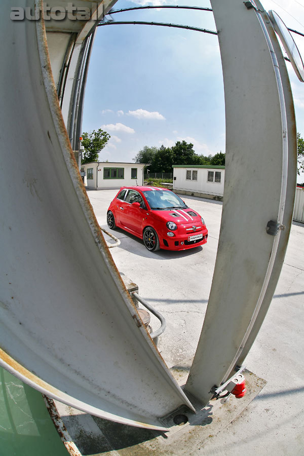 Fiat 500 Ferrari Dealers Edition