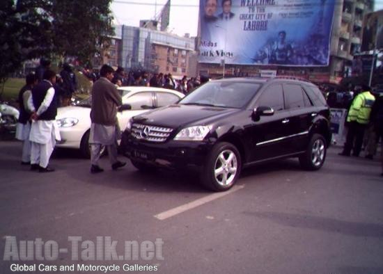 Mercedes ML Spotted in Karachi Pakistan