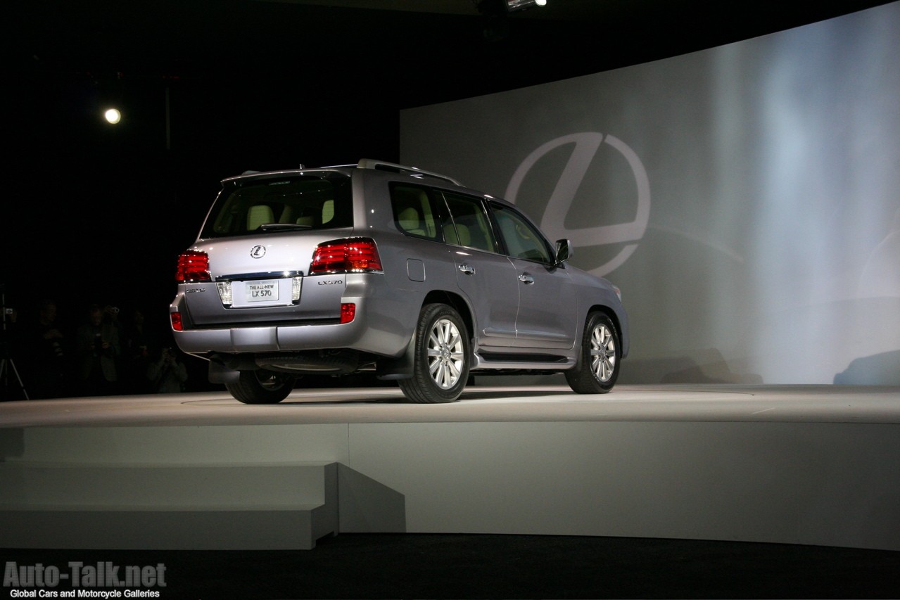 New York Auto Show: Lexus LX570