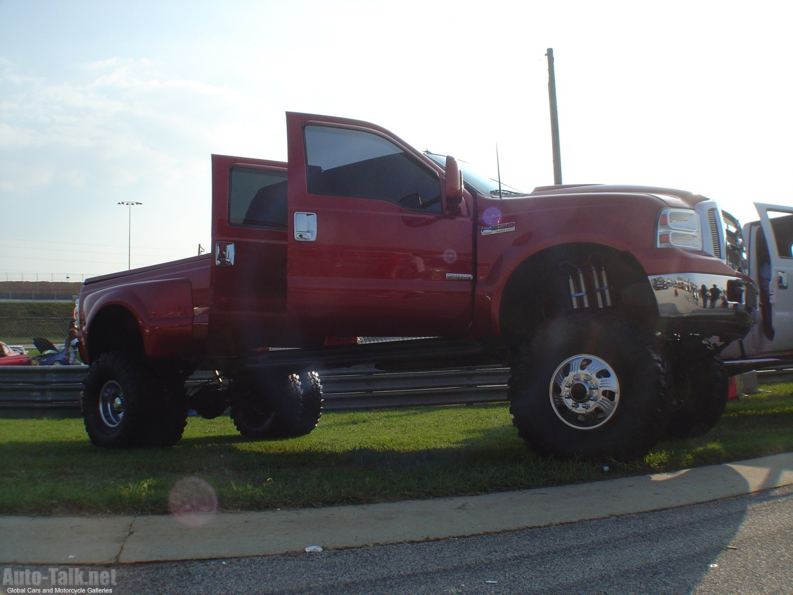 Pictures of Monster Trucks and Autos at Nopi Nationals 2006