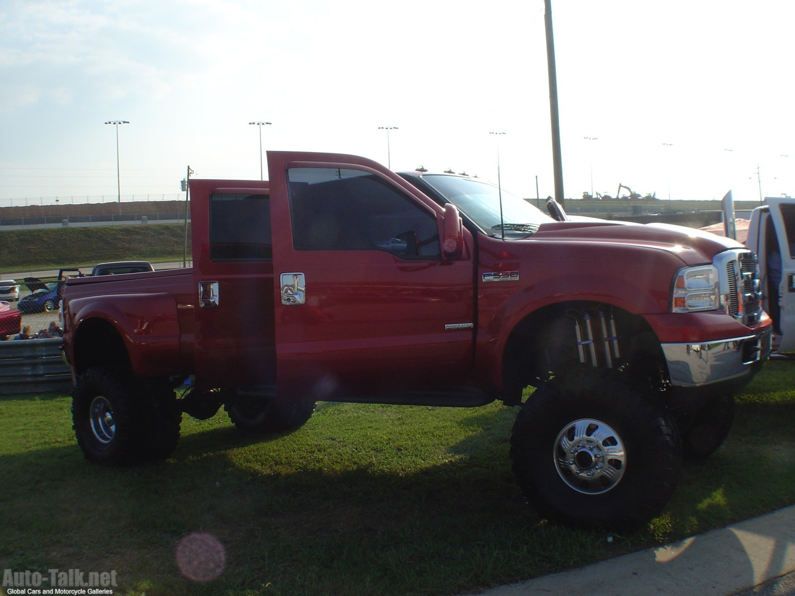 Pictures of Monster Trucks and Autos at Nopi Nationals 2006