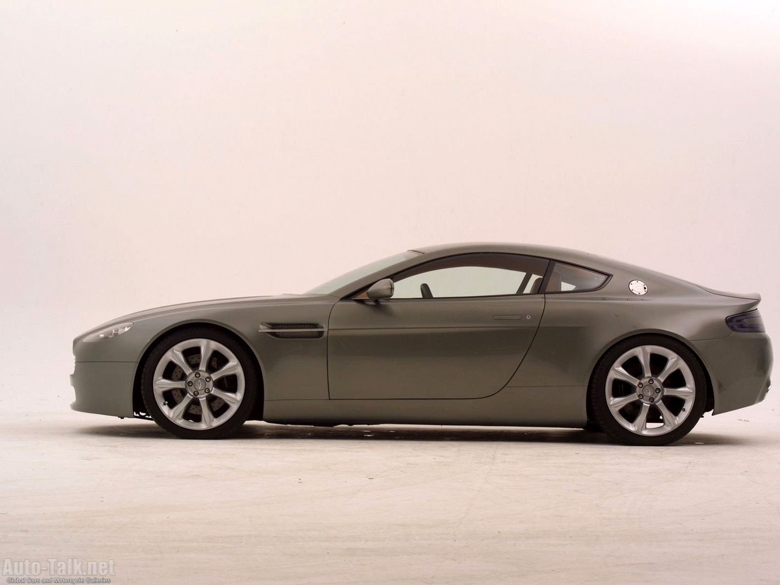 Vantage AMV8 - Aston Martin