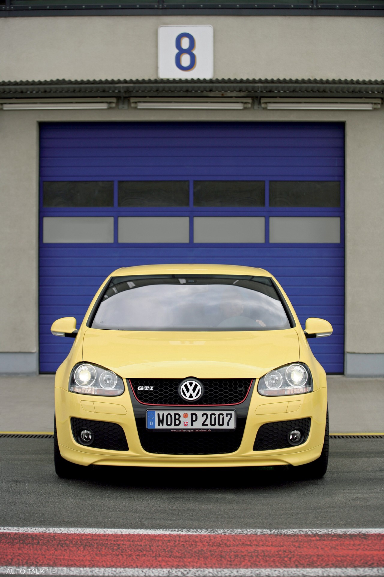 VW Golf GTI Pirelli